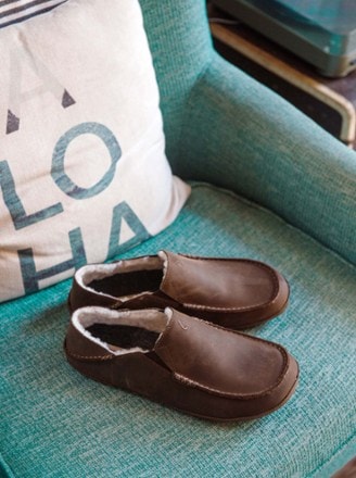 OluKai Moloa Slippers - Men's 5