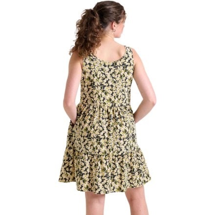 On Body Image of color Barley Daisy Field Print