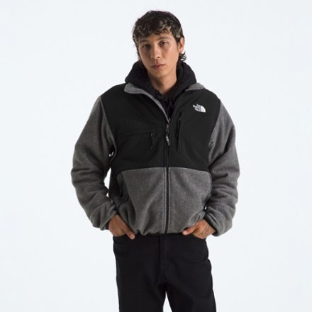 On Body Image of color Tnf Mid Grey Heather/Tnf Black