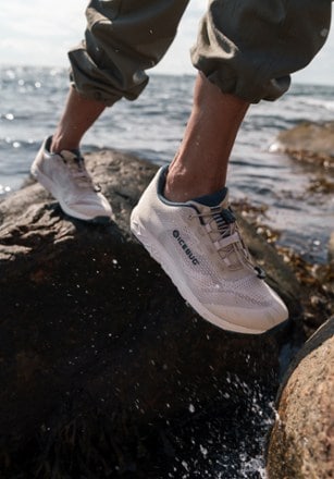 Location Image of color Birch/Navy