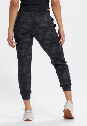 vuori black camo joggers