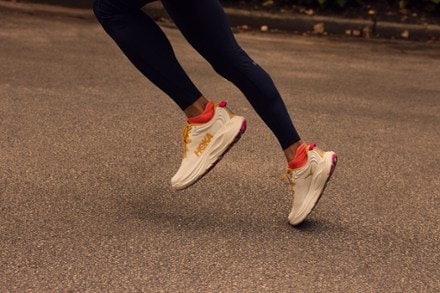 HOKA Gaviota 6 Road-Running Shoes - Women's 6