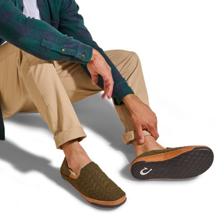 OluKai Kipuka Hulu Slippers - Men's 6