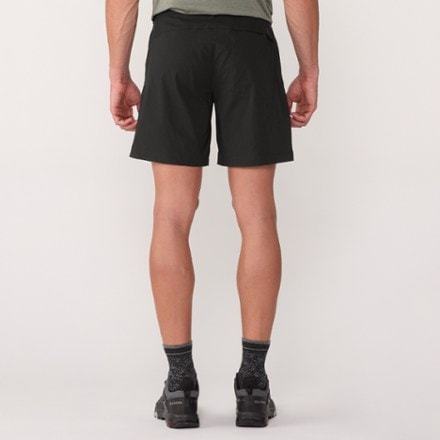 The North Face Basin 7" Shorts - Men's 2