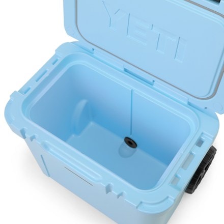 YETI Roadie 32 Wheeled Cooler 8