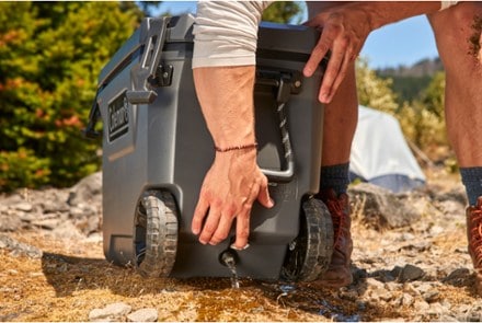 Coleman Convoy Series 100-Quart Wheeled Cooler 6