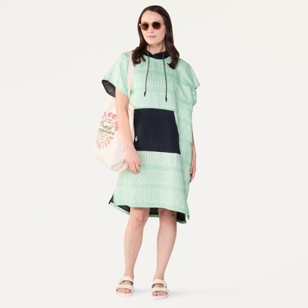 Nomadix Changing Poncho 3