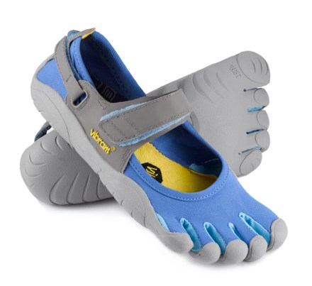 water shoes with toes women's