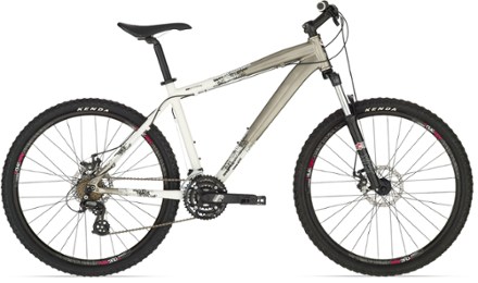 white diamondback mountain bike