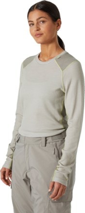 Helly Hansen LIFA Merino Midweight Crew Base Layer Top - Women's 1