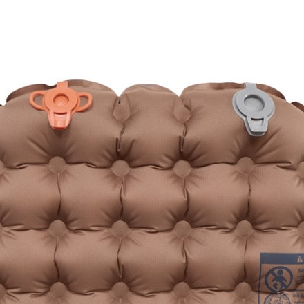 REI Co-op On x BEAMS x REI Co-op Helix Insulated Air Sleeping Pad Air valve