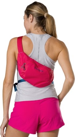 Nathan Limitless Run 2 L Hydration Sling 1