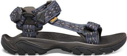 Hiking best sale sandals rei