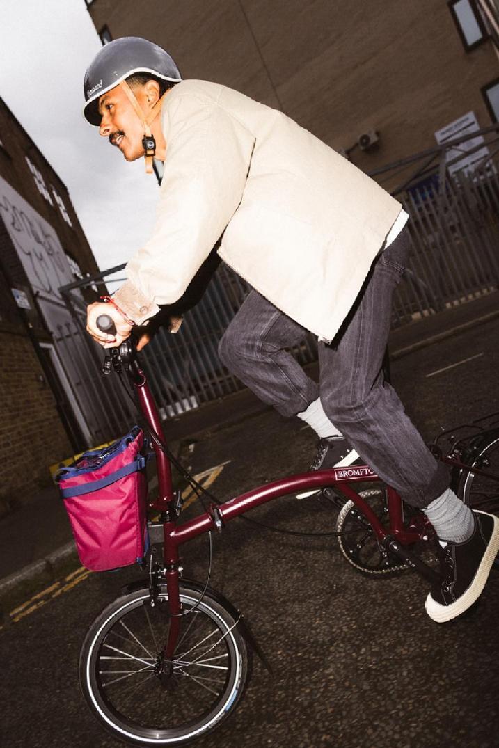 Location Image for C Line 4-Speed Mid Handlebar Bike with Rack