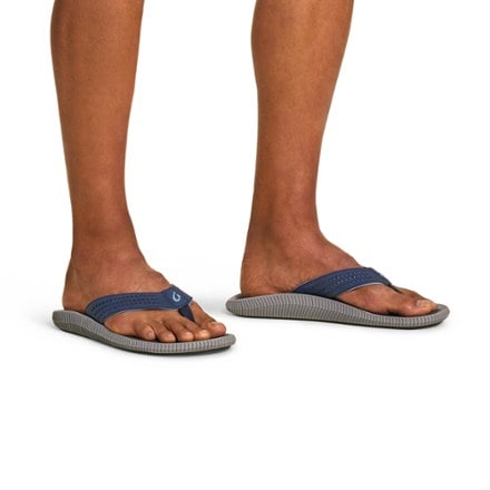 OluKai Ulele Flip-Flops - Men's 4