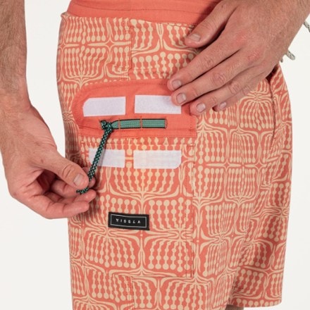 VISSLA Croozer 17.5" Boardshorts - Men's 2