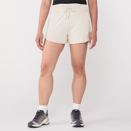 Vuori Halo Performance Shorts 2.0 - Women's 1