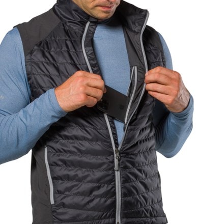 Nathan Navigator Hybrid Vest - Men's 5