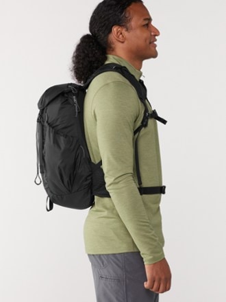 REI Co-op Flash 22 Pack 10