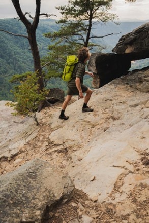 Mountain Hardwear Shade Lite Shorts - Men's 7" inseam 9