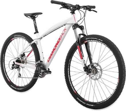 white diamondback mountain bike