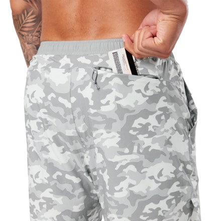 Nathan Printed Essential 7" Shorts 2.0 - Men's 6