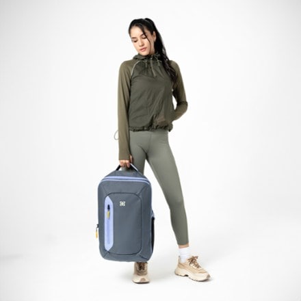 Sherpani Santiago 35 L Travel Pack 9