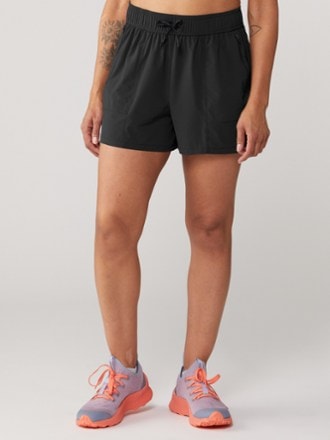 Janji Omni 4" Shorts - Women's 1