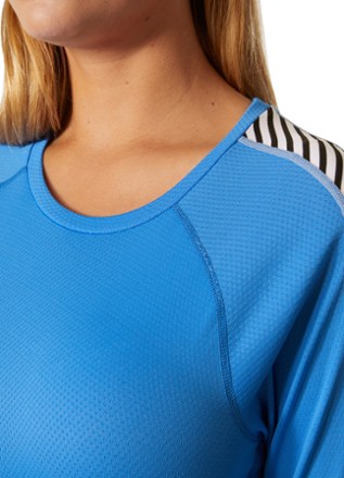 Helly Hansen LIFA ACTIVE Stripe Crew Base Layer Top - Women's 4