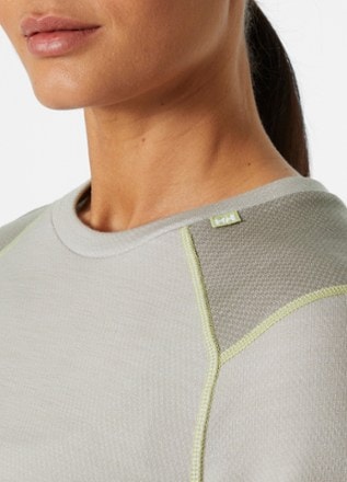 Helly Hansen Lifa Merino Midweight Base Layer Crew Top - Women's 4