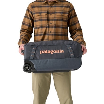 Patagonia Black Hole Wheeled Duffel 40 L 1