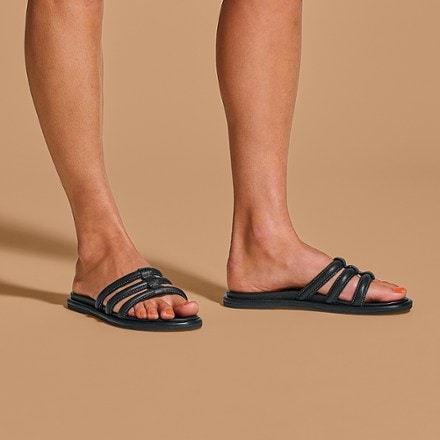 OluKai Tiare Slides - Women's 5