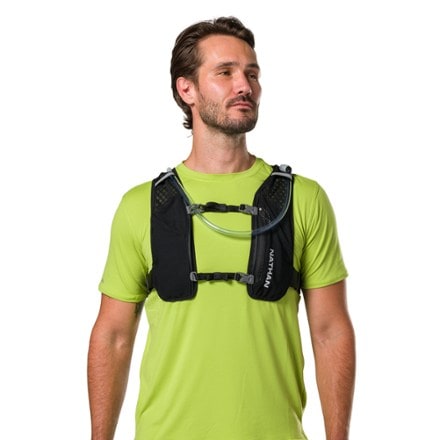 Nathan QuickStart 3.0 4 L Hydration Vest 1