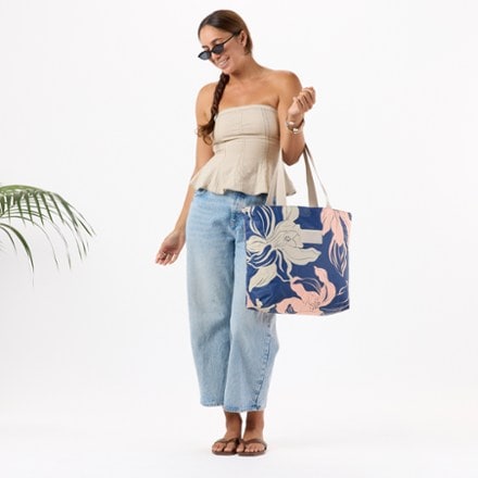 ALOHA Collection Day Tripper Tote 2