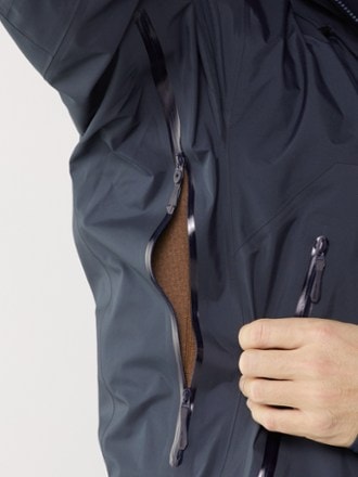 Arc'teryx Beta AR Jacket - Men's 6