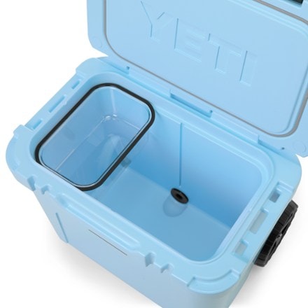 YETI Roadie 32 Wheeled Cooler 7