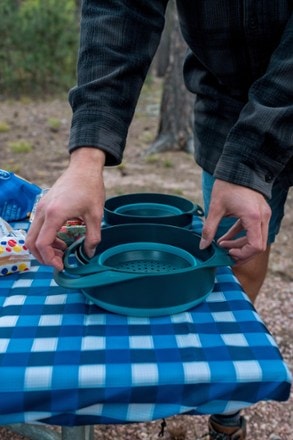 Adventure Ready Flat Pack Collapsible Bowls & Strainer Set 4