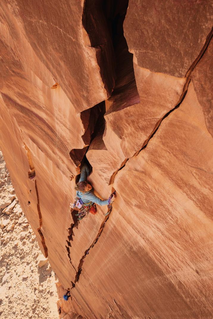 Location Image for R1 Air Full-Zip Hoody - Women's