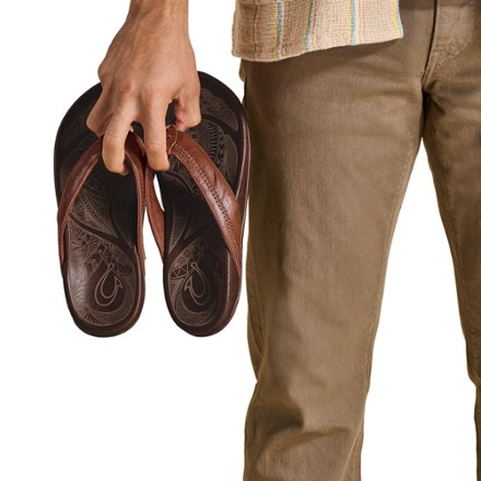 OluKai Hiapo Flip-Flops - Men's 6