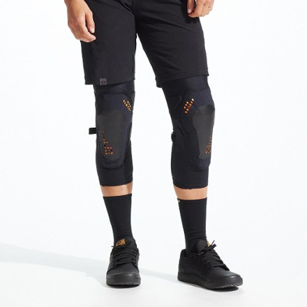 PEARL iZUMi Elevate Knee Guards - Men's 6