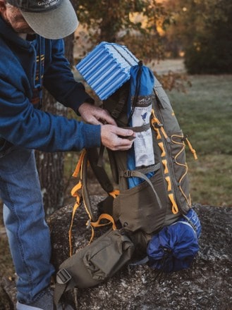 ALPS Mountaineering Nomad RT 75 Pack 10