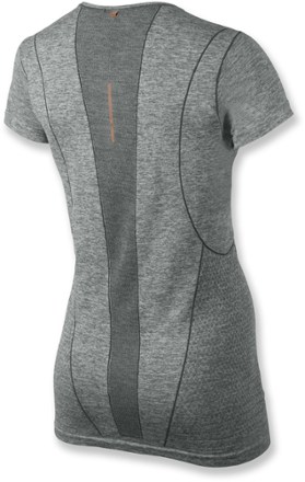 nike seamless shirt