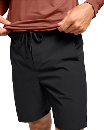 On Performance Hybrid 7.75" Shorts - Men's 5