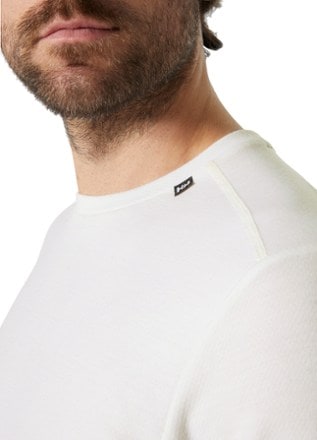 Helly Hansen LIFA Merino Midweight Crew Base Layer Top - Men's 4