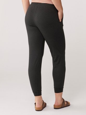 Vuori Performance Jogger Pants - Women's 2