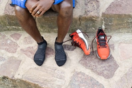 Location Image for Run No-Show Tab Ultralightweight Cushion Socks - Men's