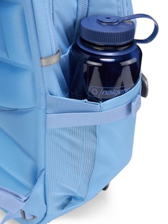 The North Face Recon Pack - Women's Water bottle pocket (Water bottle sold separately)