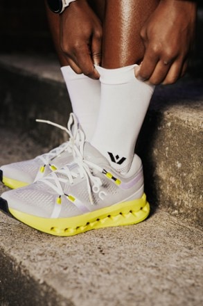 Swiftwick Aspire Mid-Crew Socks 1