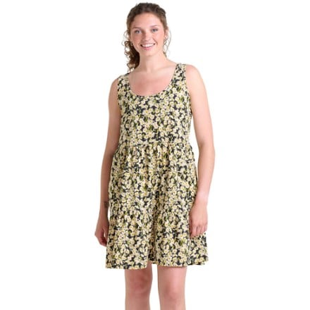 On Body Image of color Barley Daisy Field Print