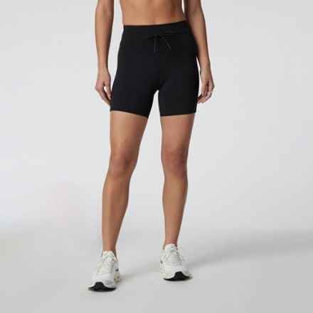 Vuori Daily 5" Shorts - Women's 1